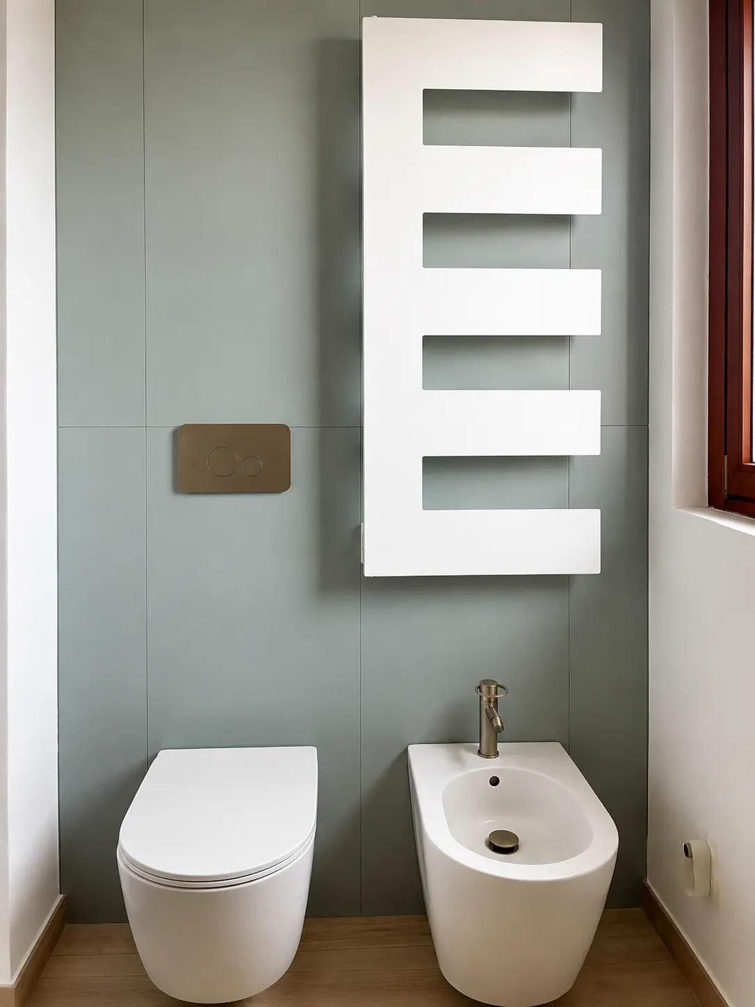 Sanitari sospesi e scaldasalviette nel bagno verde salvia